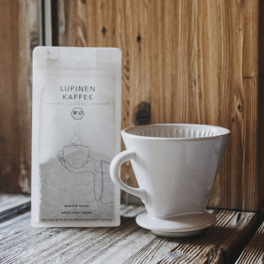 Handfilter aus Keramik mit Lupinenkaffee