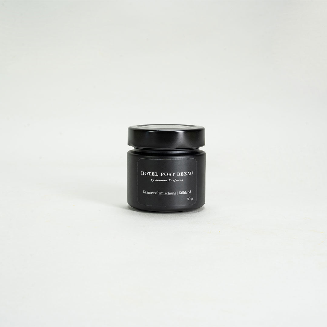 Hotel Post Bezau Kräutersalzmischung Kühlend im schwarzen Glas