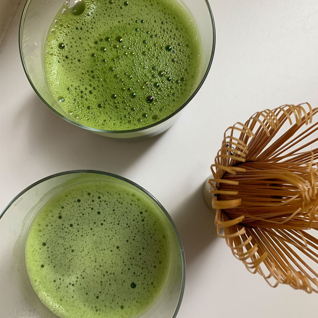 Bio Matcha Tee mit Matcha Besen Chasen by Health Bar 