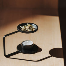 Load image into Gallery viewer, Räucherstövchen aus Eisen mit Teelicht und Räuchermischung
